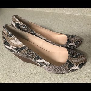 EUC Cole Haan Women Leather Wedge 🐍Print Size 9.5
